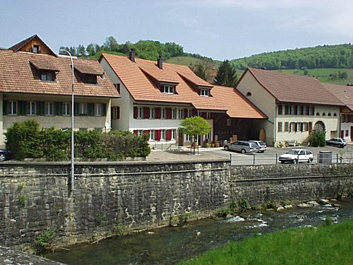 Dorf Tegerfelden an der Surb